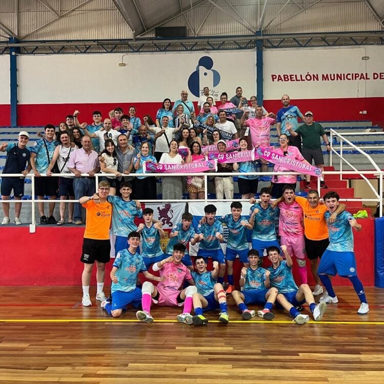 El cadete del San Cristóbal celebra su clasificación en Albolote/CD. SAN CRISTÓBAL