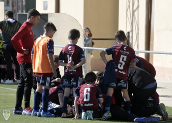 El benjamín de la Segoviana en el instante del ante el Claret./JUAN MARTÍN-G.SEGOVIANA