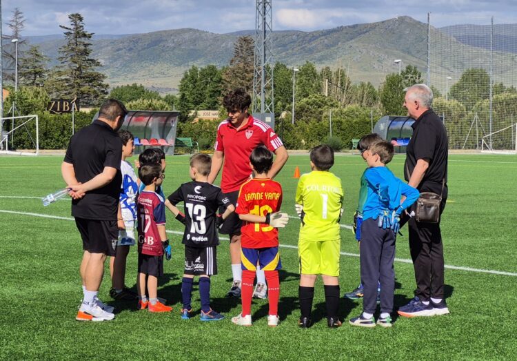 La Segoviana abre nuevas inscripciones para su cantera 1 Un instante durante la jornada de captación de porteros con la presencia de Héctor Oliva./JUAN MARTÍN-G. SEGOVIANA