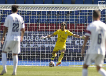 Pablo Carmona durante el encuentro entre Segoviana y Ourense de la temporada pasada./JUAN MARTÍN-G.SEGOVIANA