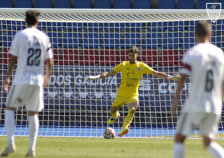 Pablo Carmona durante el encuentro entre Segoviana y Ourense de la temporada pasada./JUAN MARTÍN-G.SEGOVIANA