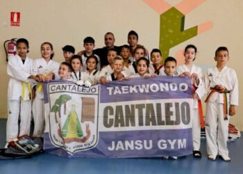 La comitiva del club segoviano durante una cita./JANSU GYM