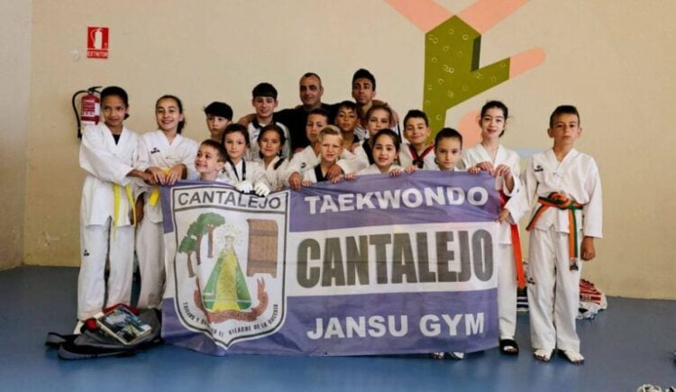 La comitiva del club segoviano durante una cita./JANSU GYM
