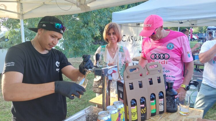 Magdalena Rodríguez en uno de los puestos./DIPUTACIÓN DE SEGOVIA