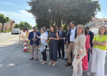 El consejero de Movilidad y Transformación Digital, José Luis Sanz Merino durante su visita a Fuentepelayo.