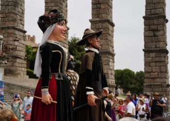Gigantes y cabezudos tomaron las calles. /MARIO ANTÓN LOBO