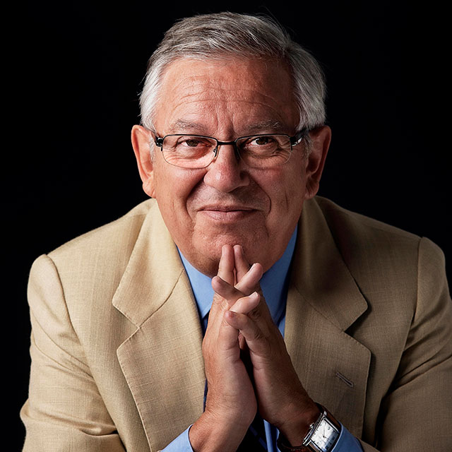 “Hay que concienciar a la gente del cambio, para que no les arrolle” 1 Fernando Jáuregui presenta su libro este viernes, 20 de junio, en el Archivo Histórico Provincial de Segovia.