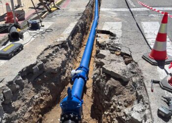 Nueva tubería instalada en el paseo Ezequiel González tras una primera avería sucedida hace varias semanas. / AYUNTAMIENTO