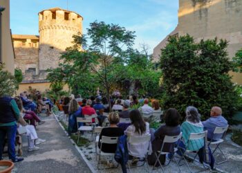 Aspecto del Jardín de la Fuente durante un concierto del ciclo del Jardín de los Sentidos.