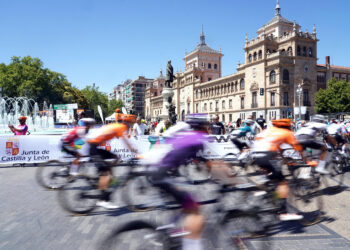 La carrera finalizará en el Castillo de Peñafiel, por el 25 aniversario de la inauguración del Museo del Vino. / Miriam Chacón