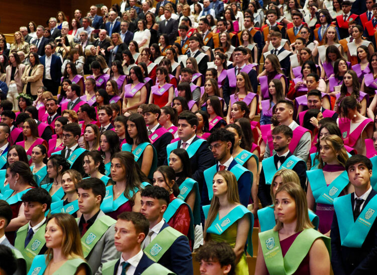 Empleo destina 4,5M a un programa de inserción para recién titulados 1 El programa cuenta por el momento con unos 350 jóvenes.