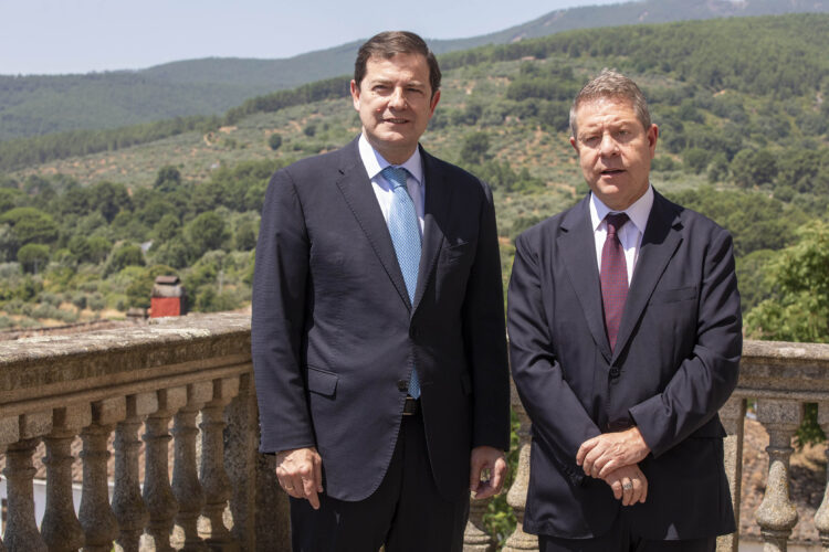 Castilla y León y Castilla-La Mancha firman un acuerdo sanitario que beneficia a 30.000 abulenses 1 Los presidentes de ambas comunidades autónomas, Alfonso Fernández Mañueco y Emiliano García-Page, suscribieron el convenio este miércoles en Ávila. / Rmestudios