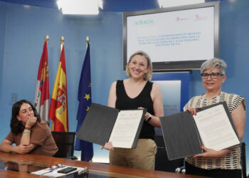 Firma del acuerdo entre la Vicepresidenta de la Junta y la Presidenta de ELACYL. / Rubén Cacho