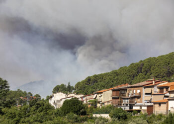 El fuego ha afectado ya a unas 2.200 hectáreas. / Rmestudios