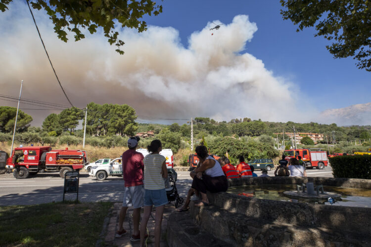 El director del operativo es optimista en cuanto a la evolución del incendio, debido a las condiciones climatológicas. / Rmestudios
