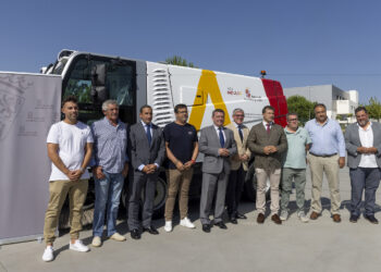 El Consejero de la Presidencia presenta la resolución en Aldeatejada (Salamanca). / Susana Martín