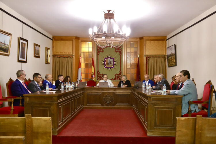El CACYL alerta de las desigualdades que la Ley de Eficiencia provocará en el medio rural 1 Reunión del Pleno del Consejo de la Abogacía de Castilla y León este viernes en Arévalo (Ávila).