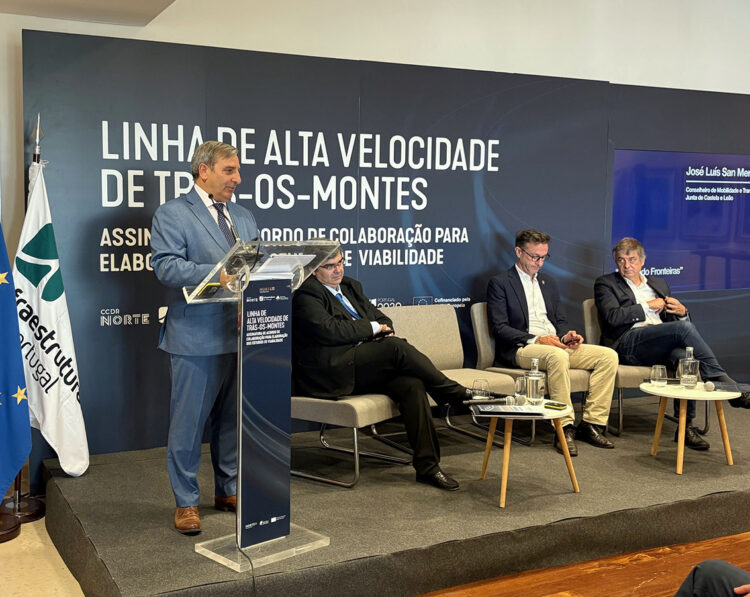 Castilla y León, Galicia y Portugal piden un programa POCTEP para impulsar el Corredor Atlántico 1 El consejero de Movilidad, José Luis Sanz Merino, este miércoles en Bragança, Portugal.