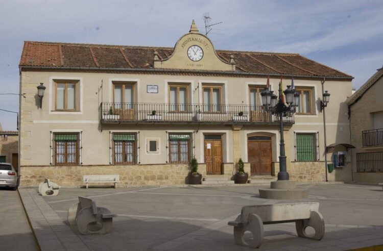 Bernuy de Porreros saca a subasta 18 parcelas para la construcción de viviendas 1 Foto de archivo. Casa Consistorial de la localidad segoviana / E.A.