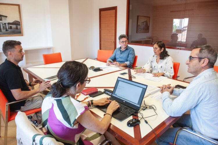 Diputación recibe cerca de un millón de euros para ayudas en materia de empleo 1 Sesión ordinaria de la mesa de Diálogo social. / DIPUTACIÓN