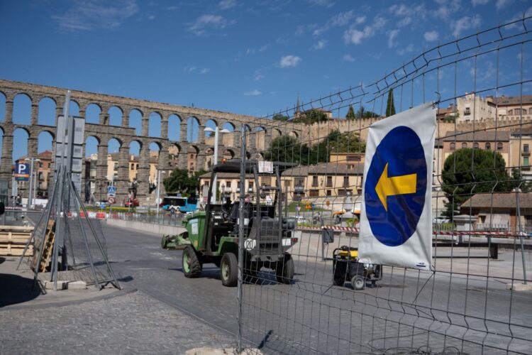 Maquinaria en la zona afectada por las obras. /HÉCTOR CRIADO