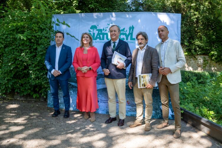Foto de grupo durante la presentación de la feria. /HÉCTOR CRIADO