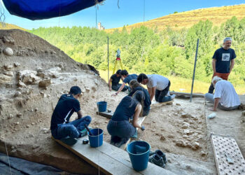 Trabajos en el yacimiento arqueológico en el Abrigo de San Lázaro, en Segovia. / AYUNTAMIENTO DE SEGOVIA