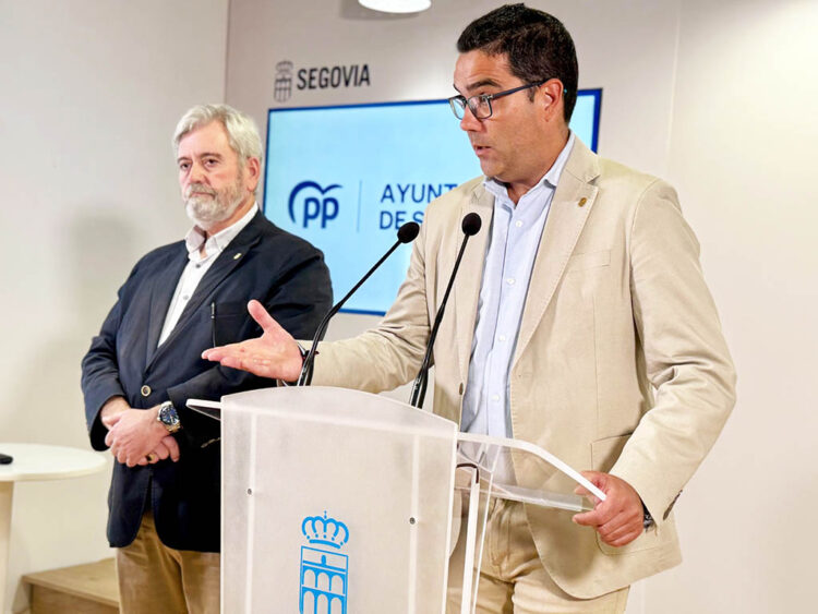 Los concejales del Partido Popular en el Ayuntamiento de Segovia Alejandro González-Salamanca y José Luis Horcajo.