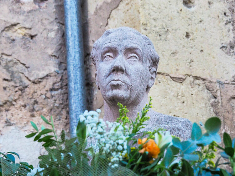 Busto de Antonio Machado. / HÉCTOR CRIADO