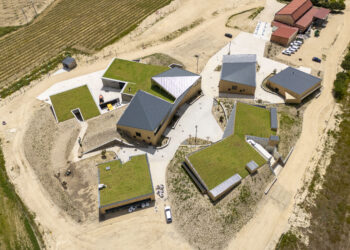 Vista del conjunto arquitectónico / OSSIAN