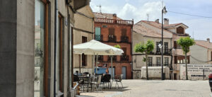 Cantalejo está en un cruce de caminos que une Segovia, Aranda de Duero, Cuéllar y Sepúlveda.