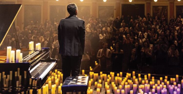 Homenaje a la música de Ludovico Einaudi en El Espinar 1 Piano y Candelas. /AYUNTAMIENTO DE EL ESPINAR