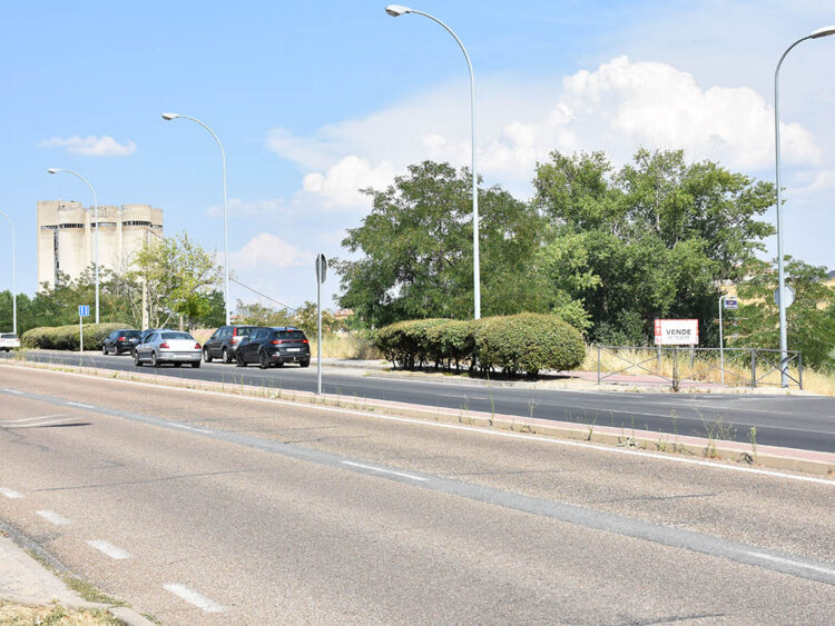 Parcelas en la carretera Riaza, en el barrio de San Lorenzo de Segovia. / A.M
