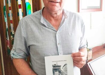 Santiago Rincón López presenta su libro titulado ‘El ciclo de la vida en Fuentepelayo’.