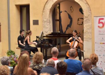 Primera actuación del Festival Joven en el Palacio de Quintanar. / AYUNTAMIENTO