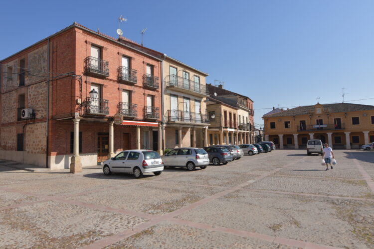 Cortes intermitentes de tráfico en la travesía de Fuentepelayo 1 Foto de archivo. Vista de la localidad / E.A.
