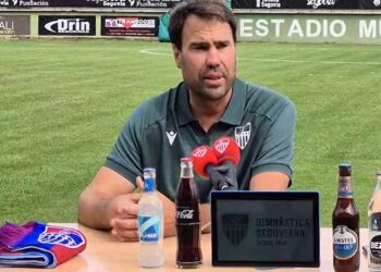 Primera rueda de prensa de Iñaki Bea como nuevo entrenador de la Segoviana.