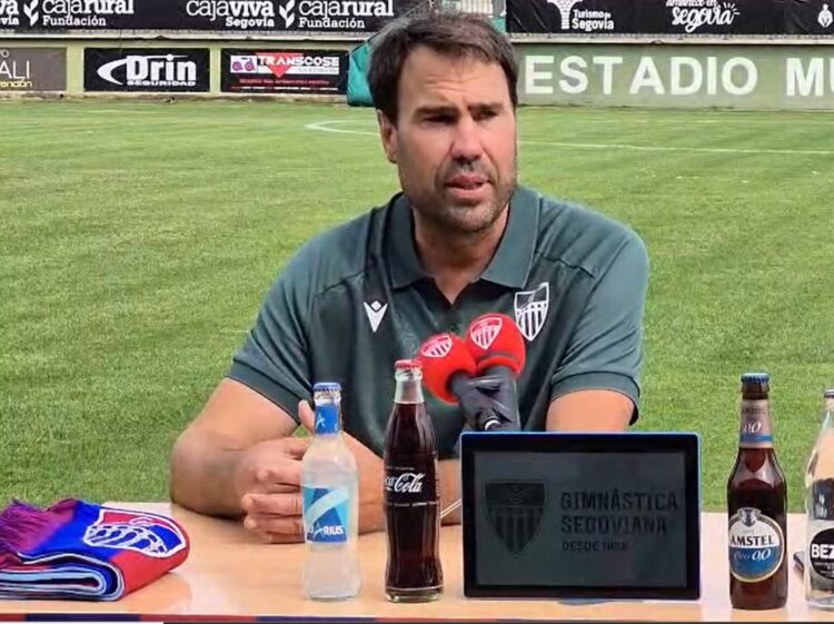 Da comienzo la era Iñaki Bea 1 Primera rueda de prensa de Iñaki Bea como nuevo entrenador de la Segoviana.
