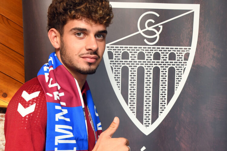 Un retorno a casa y un emotivo adiós: vuelve ‘Ivo’ y se va Abel 1 ‘Ivo’ durante su primera etapa en la Segoviana (FOTO: JUAN MARTÍN-GIMNÁSTICA SEGOVIANA)