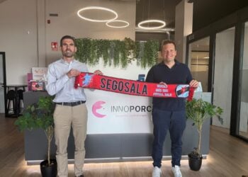 Miguel Antona y Daniel Sacristán sellan el acuerdo.