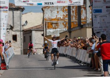 Llegada de Mateu Estelrich a la meta en Cuéllar.