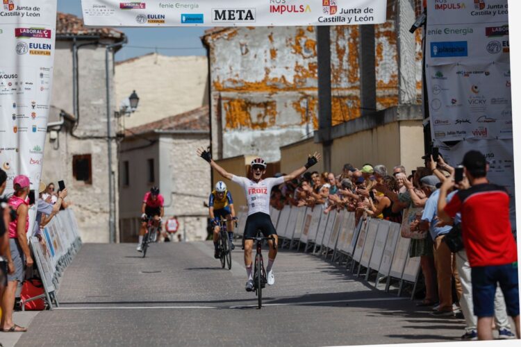Estelrich conquista Cuéllar y Martín Rey es el líder 1 Llegada de Mateu Estelrich a la meta en Cuéllar.