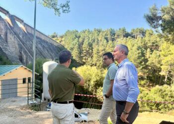 Mazarías y Horcajo comprueban los trabajos en el embalse de Puente Alta. / AYUNTAMIENTO DE SEGOVIA