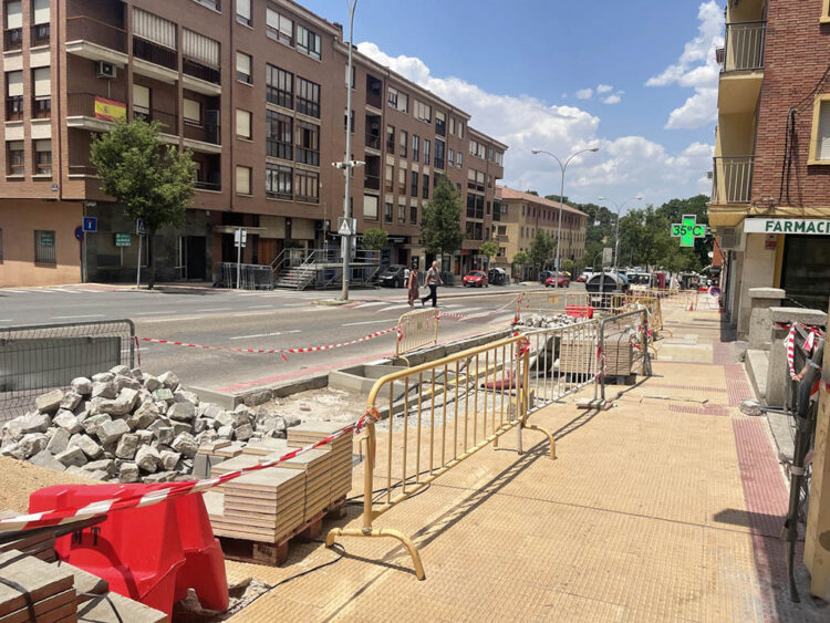 Comienzan las obras de reparación de la red de agua potable en el paseo Ezequiel González 1 Obras de renovación de la red de suministro de agua en el paseo Ezequiel González. / AYTO. SEGOVIA