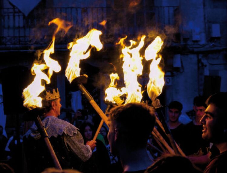 Un paseo por la Edad Media 1 Antorchas en Sepúlveda./E.A.