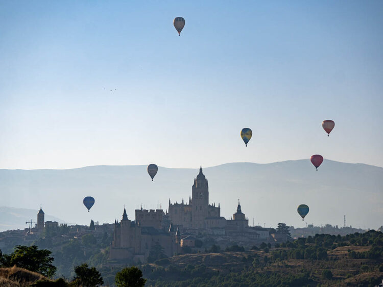 Segovia vuelve a convertirse en la ciudad de los globos 1 Festival de Globos Aerostáticos de Segovia. / Héctor Criado