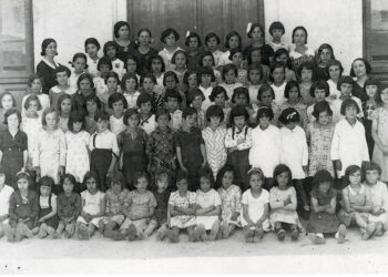 Grupo escolar a principios de 1930.