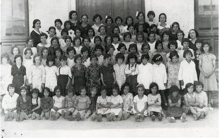 La “Sociedad de Amigos de la Escuela” de Nava de la Asunción. Antecedentes y constitución (II) 1 Grupo escolar a principios de 1930.