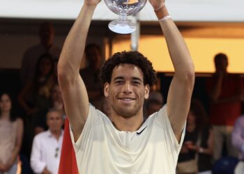 George Loffhagen posa con el título de campeón./OPEN-EL ESPINAR