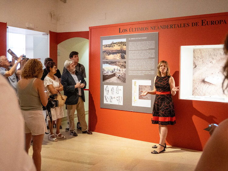 El legado neardental del Abrigo de San Lázaro 1 Inauguración de la exposición 'Tras las huellas de los neandertales'. / HÉCTOR CRIADO